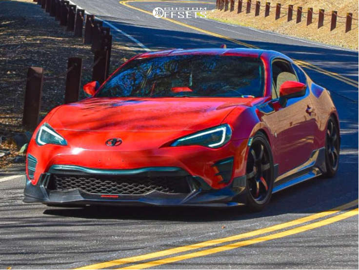2017 Toyota 86 with 18x8.5 37 Gram Lights 57dr and 225/40R18