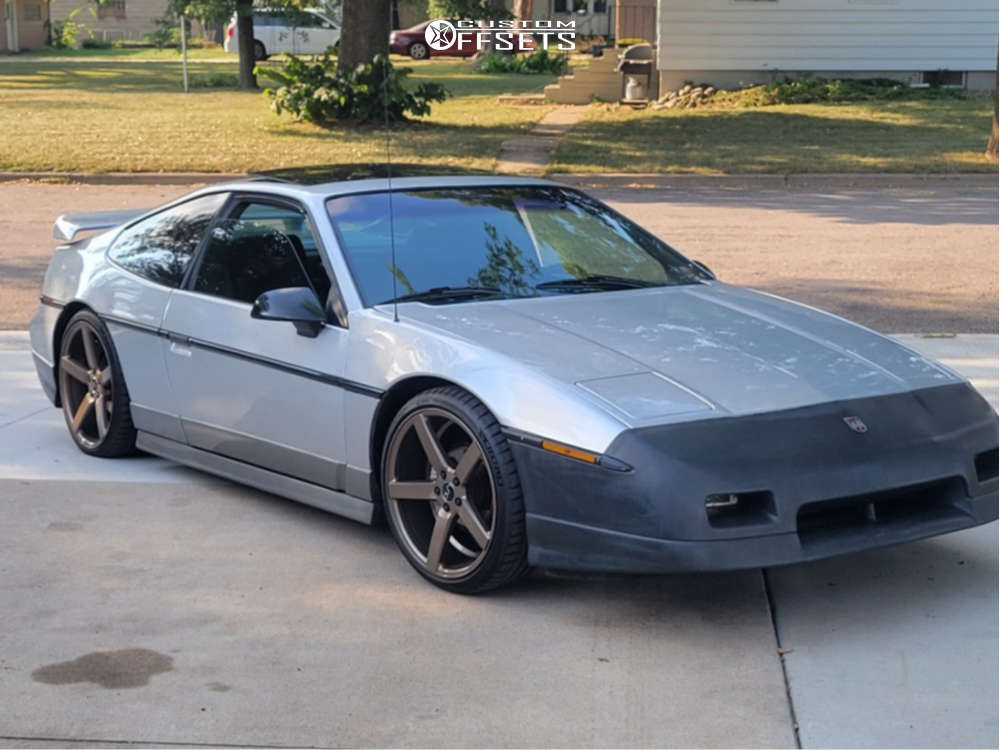 1987 Pontiac Fiero with 18x8 35 JNC JNC026 and 215/35R18 Michelin Pilot ...
