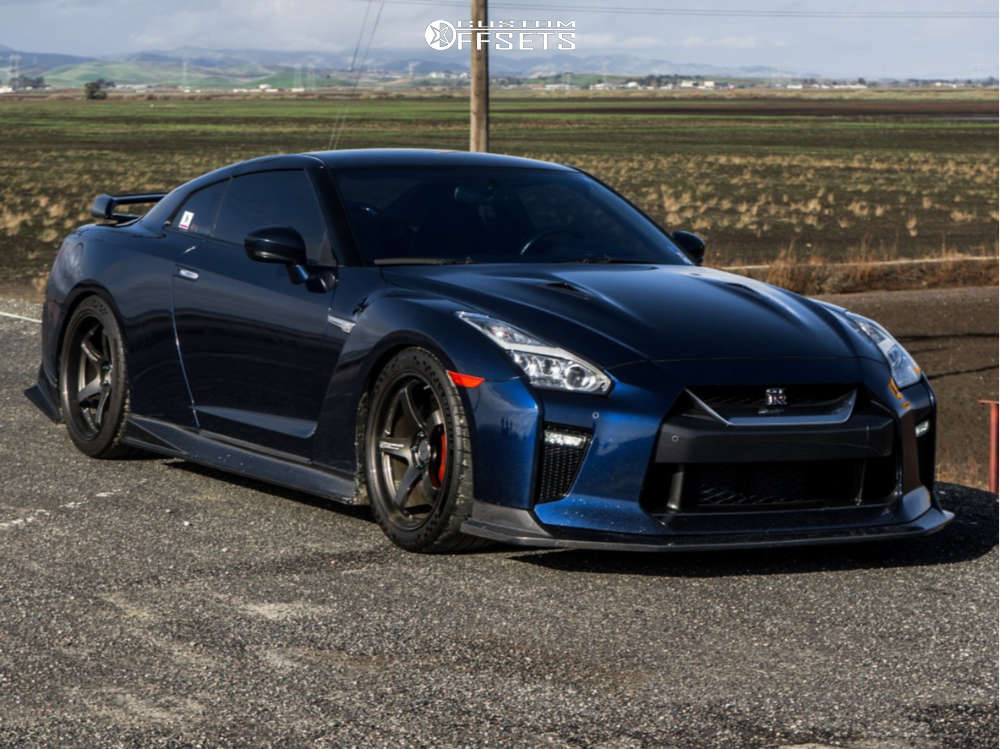 2017 Nissan GT-R with 20x10 35 Advan Gt and 285/35R20 Michelin