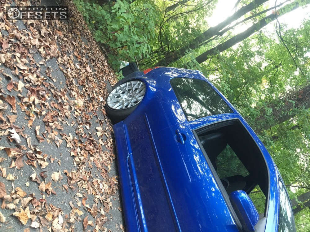 2004 Volkswagen R32 with 18x8.5 35 Rotiform Blq and 215/40R18 Nitto Neo ...