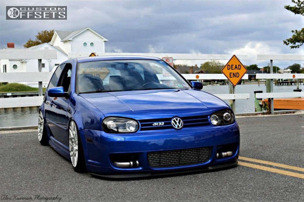 2004 Volkswagen R32 with 18x8.5 35 Rotiform Blq and 215/40R18 Nitto Neo ...