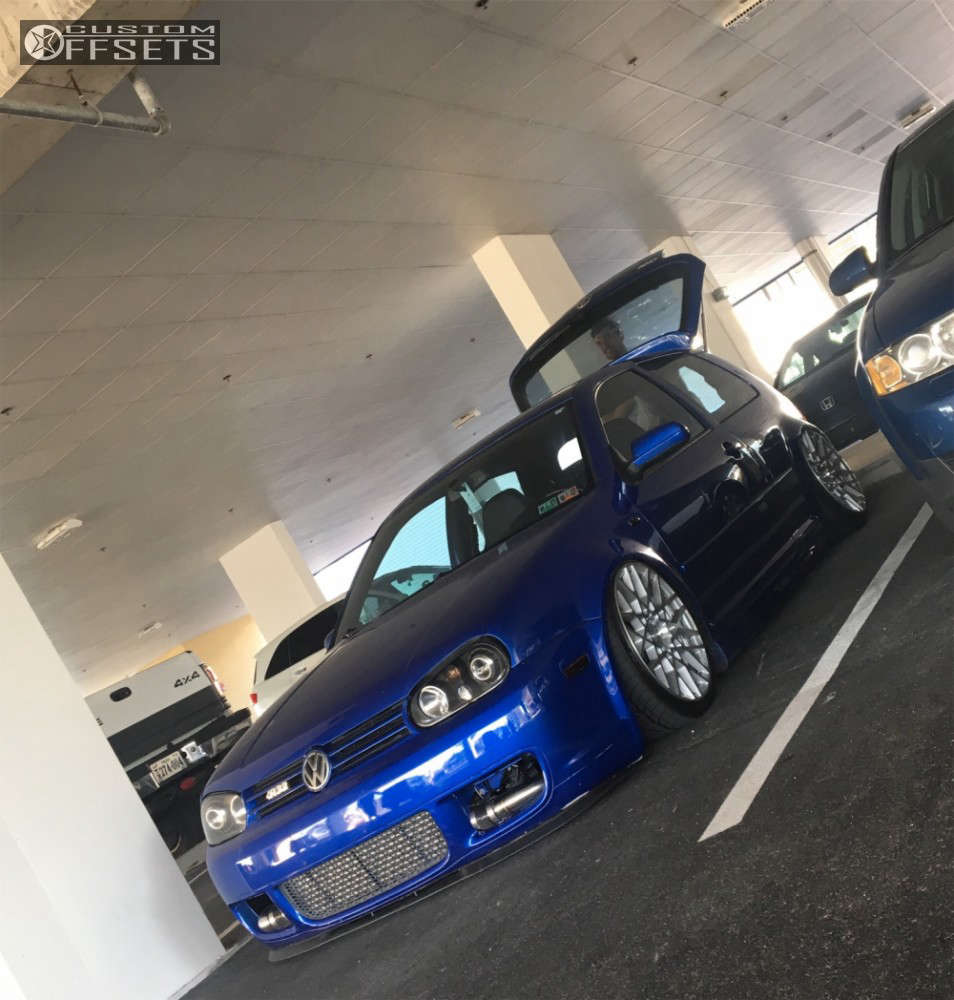 2004 Volkswagen R32 with 18x8.5 35 Rotiform Blq and 215/40R18 Nitto Neo ...