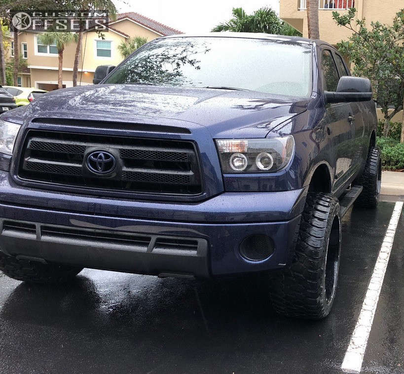 2010 Toyota Tundra with 22x12 -44 Ballistic Rage and 33/12.5R22 AMP ...