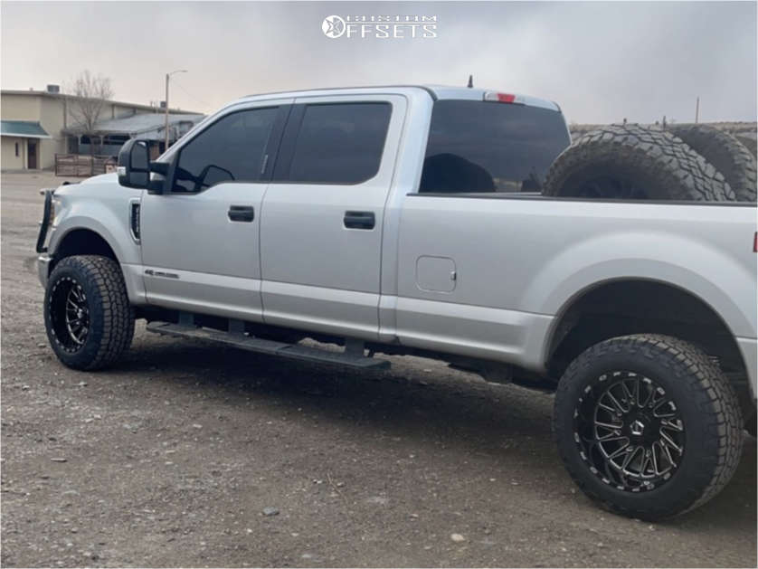 2018 Ford F-250 Super Duty with 20x12 -44 TIS 547bm and 285/65R20 ...