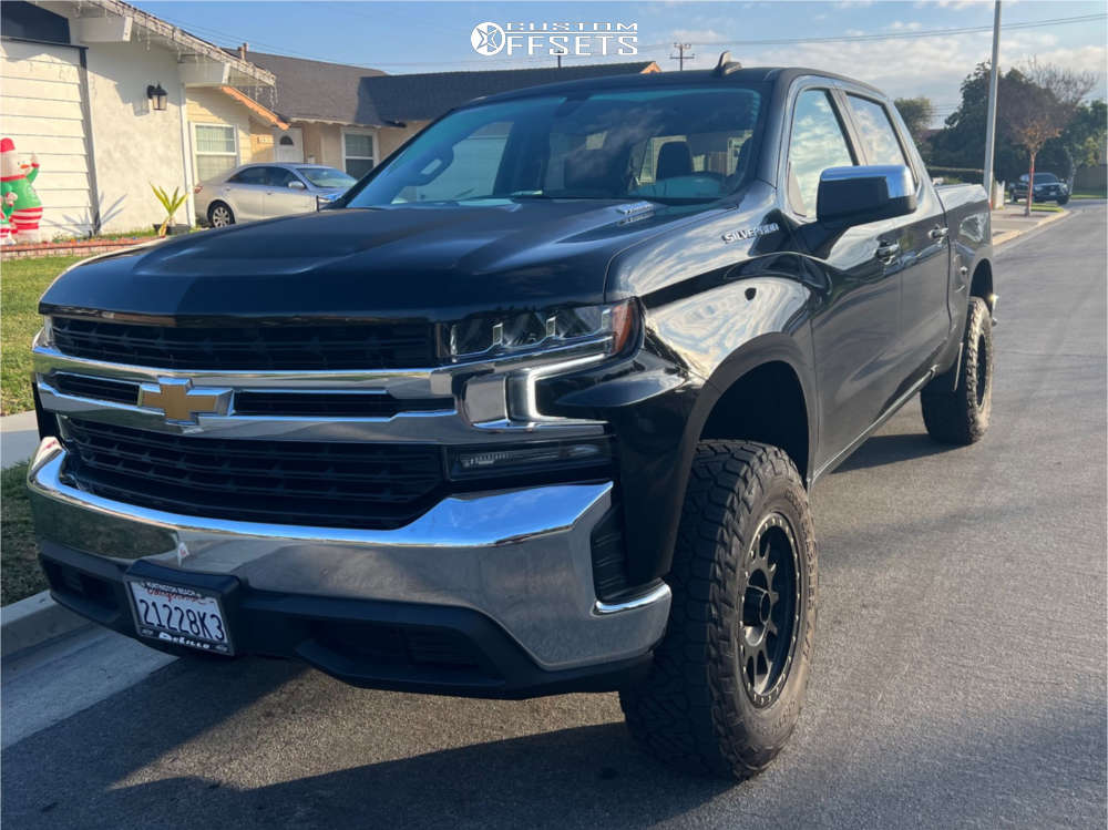 2021 Chevrolet Silverado 1500 with 18x9 0 Method Mr305 and 295