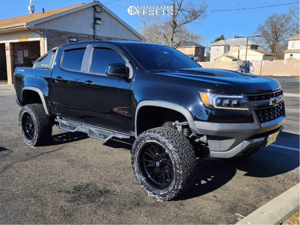 2019 Chevrolet Colorado with 20x10 -19 TIS 547b and 33/12.5R20