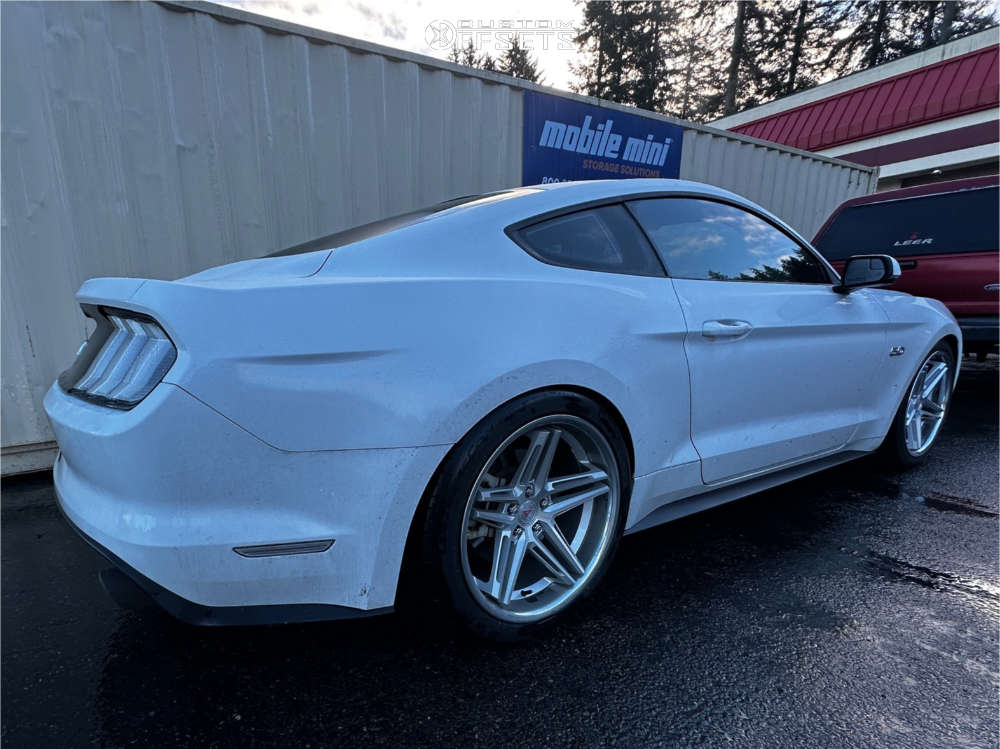 2017 Ford Mustang with 20x9 35 Ferrada Cm1 and 255/40R20 Continental ...