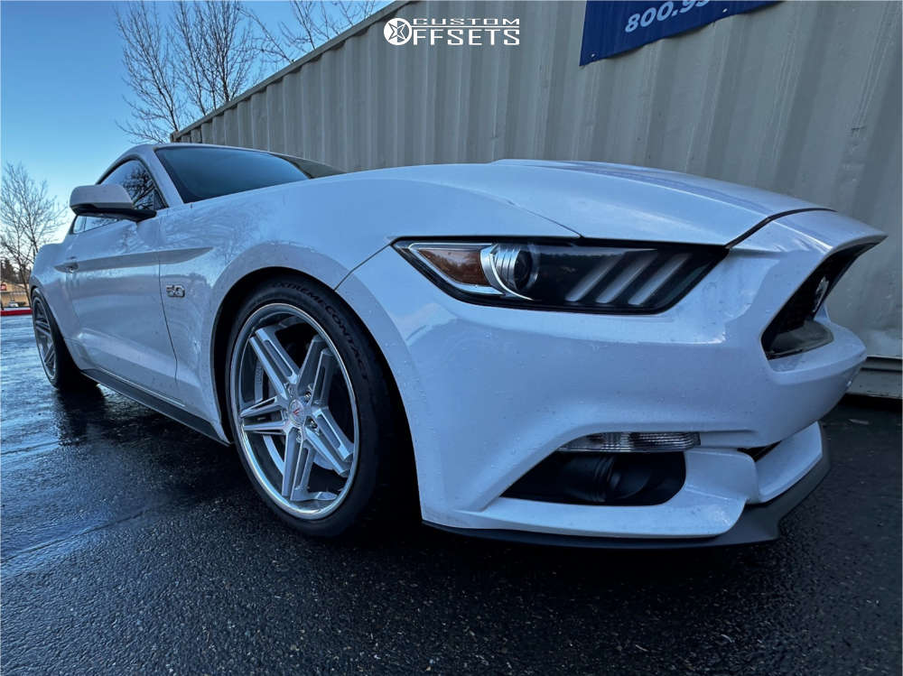 2017 Ford Mustang with 20x9 35 Ferrada Cm1 and 255/40R20 Continental ...