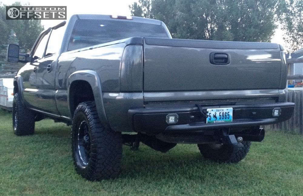 2001 Chevrolet Silverado 2500 HD with 17x9 -12 XD Spy and 315/70R17 ...