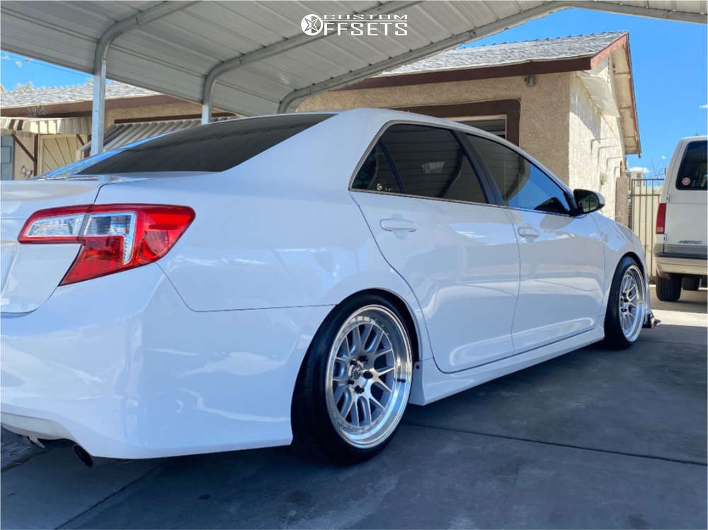 2014 Toyota Camry with 18x9.5 30 Aodhan Ds06 and 225/40R18