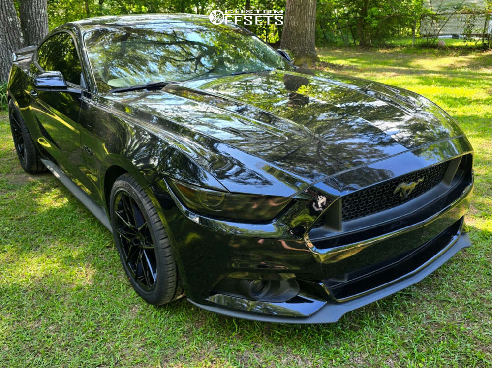 3000936-1-2017-mustang-ford-gt