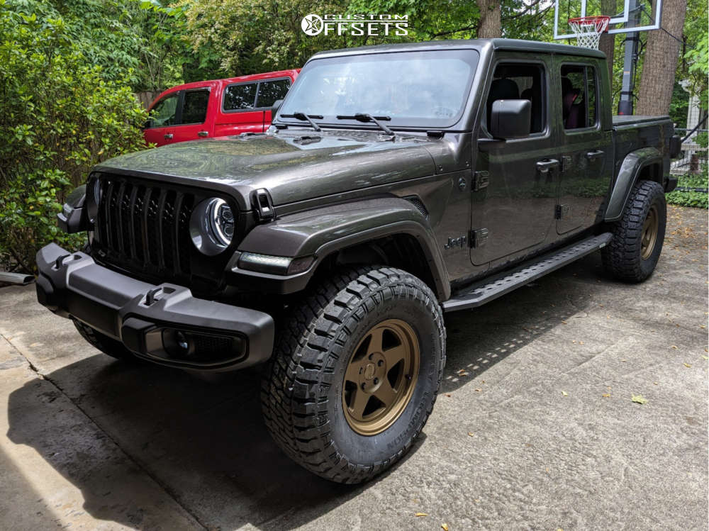 3003102-1-2022-gladiator-jeep-