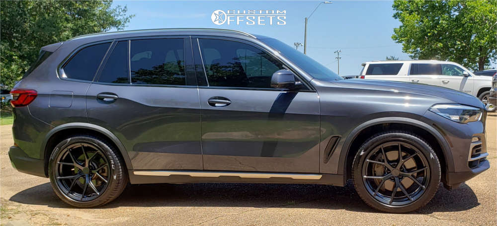 2019 BMW X5 with 21x9 35 MRR Fs06 and 275/40R21 Pirelli PZero and