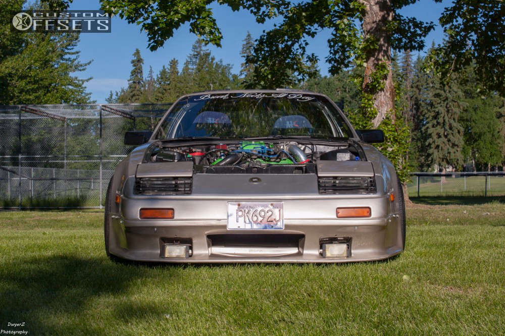 アゾレス9000 2台 1991 Nissan 300ZX with 18x9 38 Work Xd9 and 245/40R18