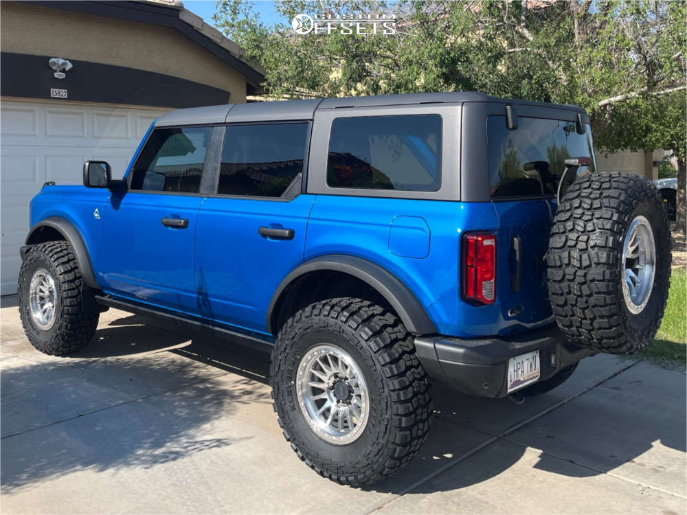 2024 Ford Bronco with 17x8.5 0 RRW Rr7-h Flow Form and 35/12.5R17 Kenda ...