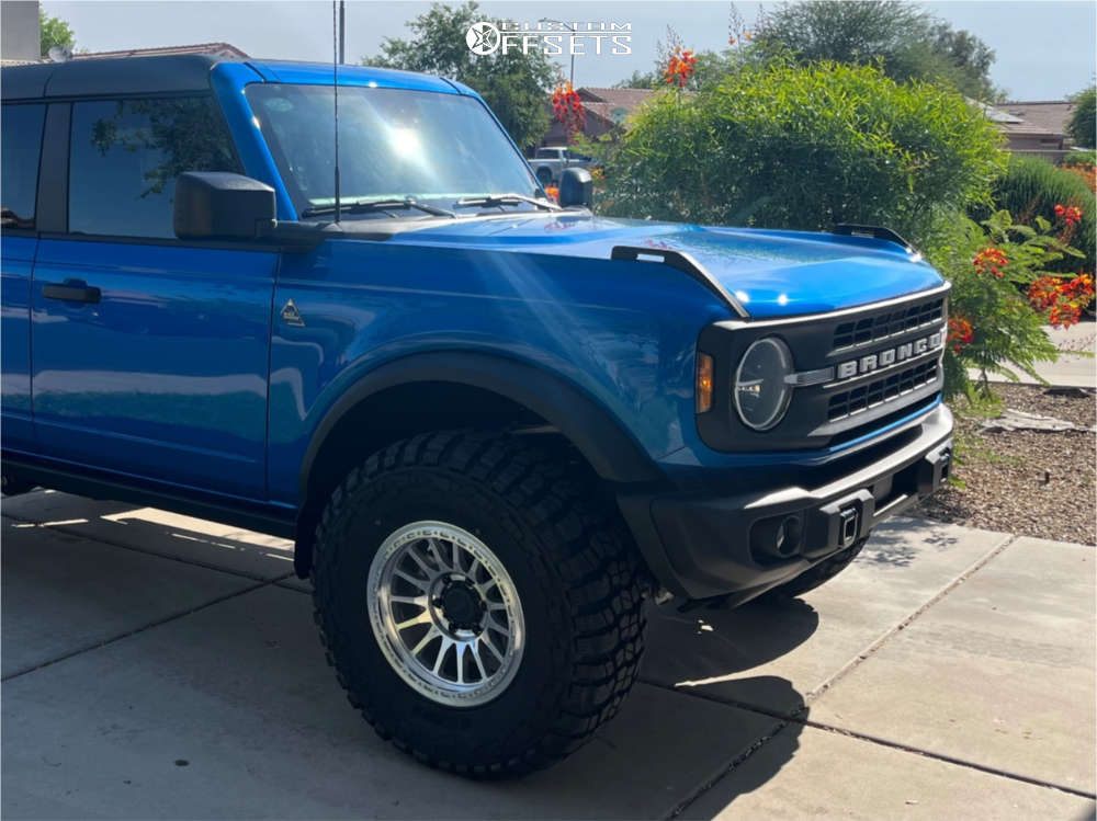 2024 Ford Bronco with 17x8.5 0 RRW Rr7-h Flow Form and 35/12.5R17 Kenda ...