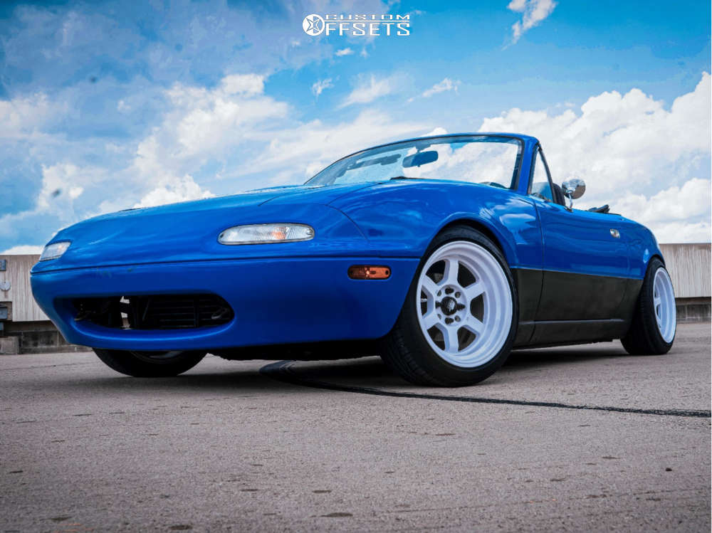 オフイン 1990 Mazda Miata with 15x8 0 MST Time Attack and 195/45R15 Toyo