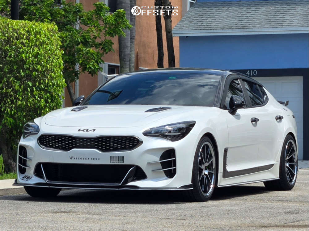 2022 Kia Stinger with 19x8.5 35 Ferrada Cm2 and 245/35R19 Lexani