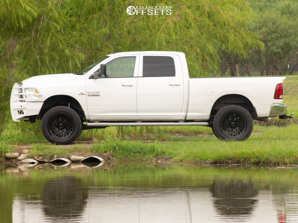 2014 Ram 2500 with 22x12 -44 TIS 553b and 35/13.5R22 Venom Power Terra ...