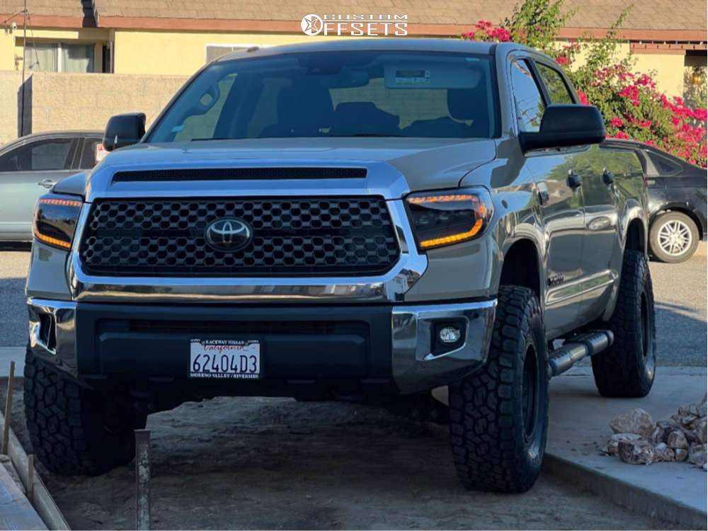 2018 Toyota Tundra with 17x8.5 0 RRW Rr7-h Flow Form and 35/12.5R17 ...