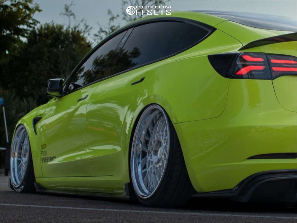 2022 Tesla 3 with 20x10 25 Rennen Csl-5 and 255/30R20 Yokohama Advan ...