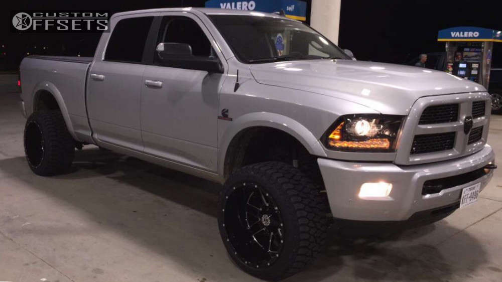 2017 Ram 2500 with 22x14 76 Scorpion Sc18 and 33/12.5R22 AMP Terrain Attack AT A and Leveling