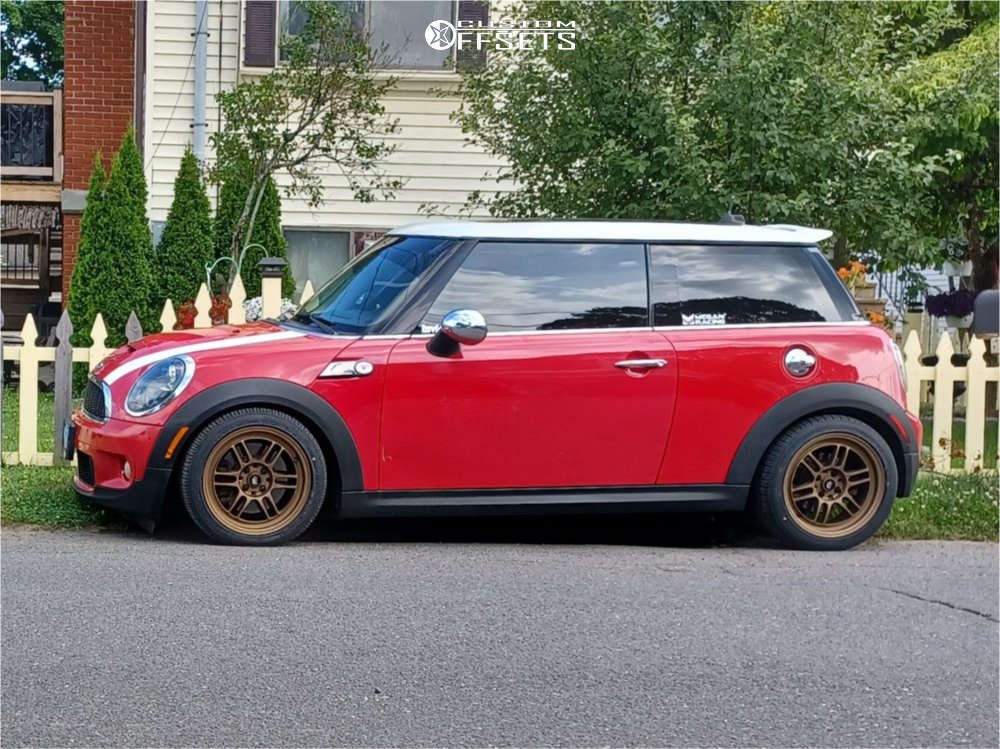 2010 Mini Cooper with 16x7 25 MST Suzuka and 195/45R16 Bridgestone