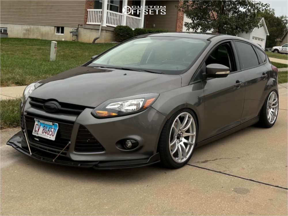 UNTRACE “focus with light” S/S Tee_A 2012 Ford Focus with 18x8.5 35 Vors Tr4 and 235/40R18 Lexani