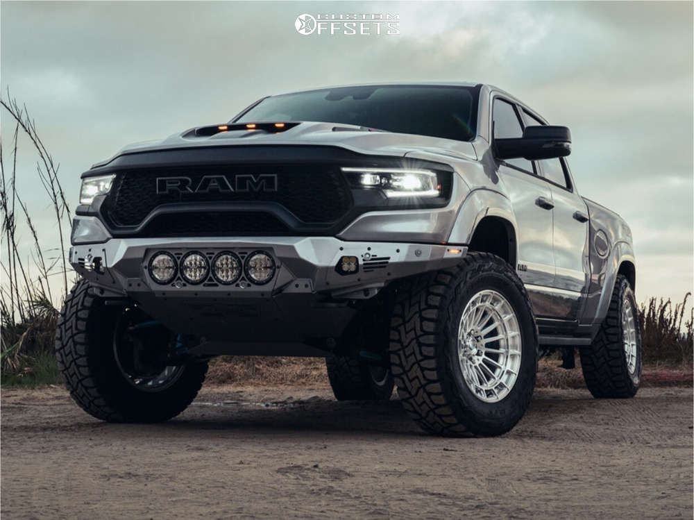 2023 Ram 1500 with 20x10 -18 Vossen Lcx-01 and 37/12.5R20 Toyo