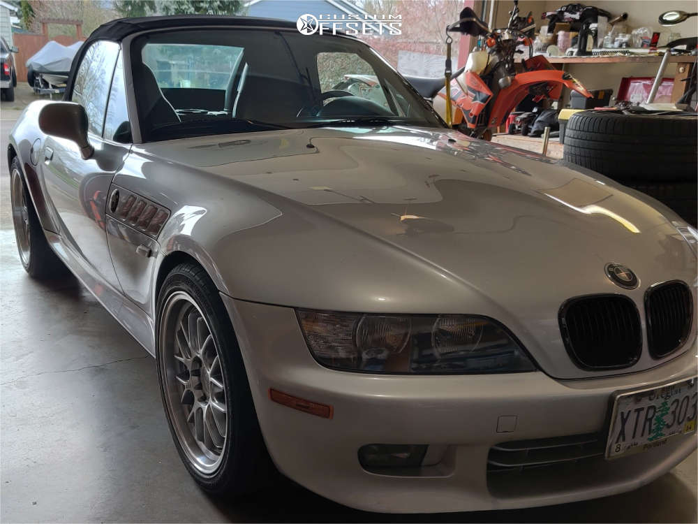 哲 2001 BMW Z3 with 18x8.5 35 F1R F21 and 245/40R18 Vercelli