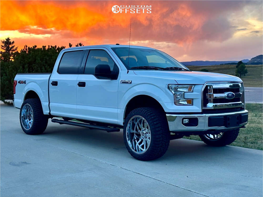 2017 Ford F-150 with 22x12 -44 TIS 544c and 33/12.5R22 Radar