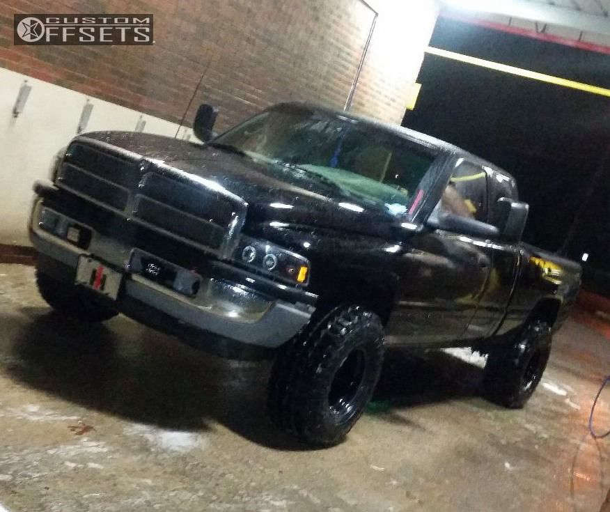 1999 Dodge Ram 1500 with 15x10 -44 Pro Comp Series 252 and 33/12.5R15 ...