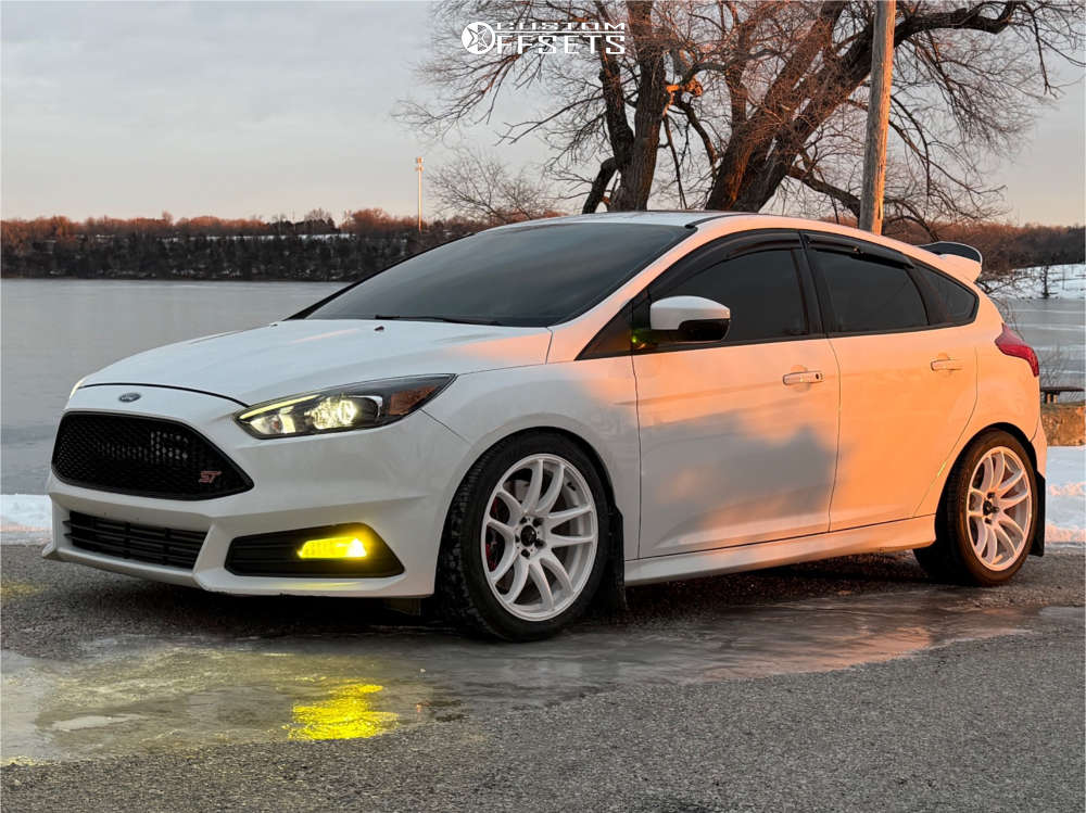 2018 Ford Focus with 18x8.5 35 Vors Tr4 and 245/40R18 Toyo Tires
