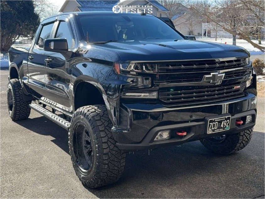 2021 Chevrolet Silverado 1500 with 20x12 -44 TIS 560b and 35/12.5R20 ...