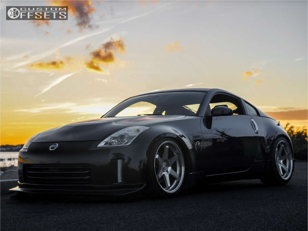 2008 Nissan 350Z with 19x9.5 22 ESR Sr07 and 245/35R19
