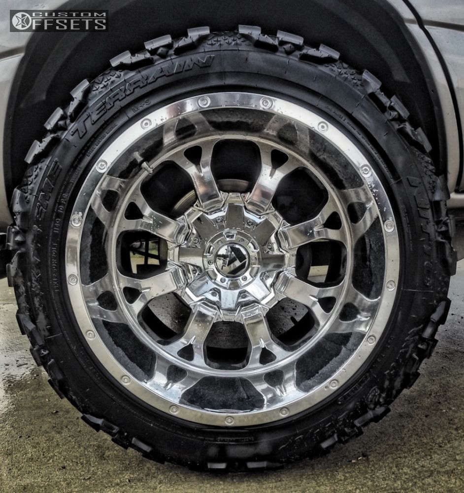 2003 Chevrolet Tahoe with 20x12 44 Fuel Krank and 33/12.5R20 Nitto Mud