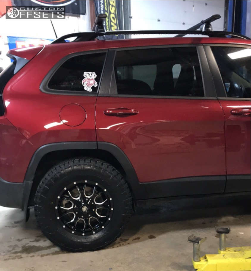 2017 Jeep Cherokee with 17x7.5 40 Mayhem Warrior and 32/70R17 Nitto ...