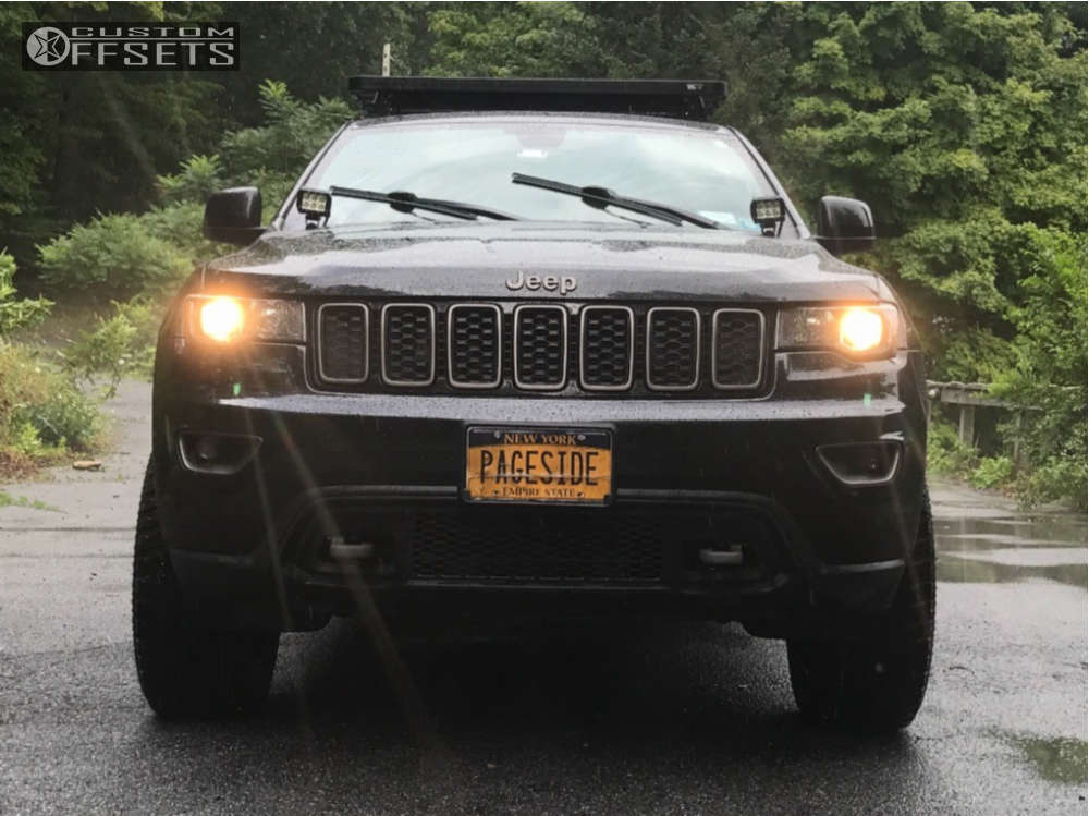 2016 Jeep Grand Cherokee with 20x9 30 XD Rockstar and 275/55R20 Atturo