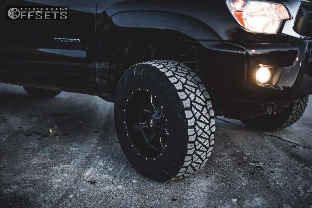 2015 Toyota Tacoma with 18x10 -24 Moto Metal Mo970 and 285/65R18 Nitto ...