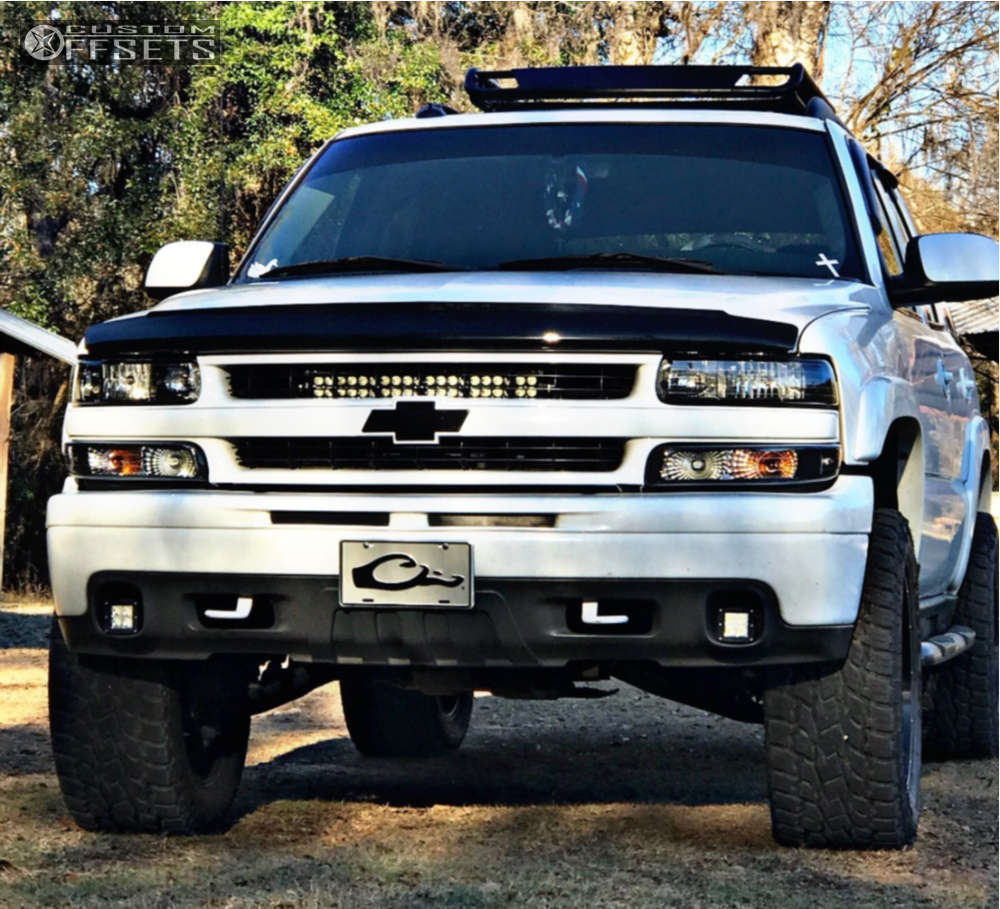 2003 Chevrolet Tahoe with 20x10 -25 Vision Arc and 33/12.5R20 Toyo Tires  Open Country A/T III and Leveling Kit | Custom Offsets, image size:1000x909