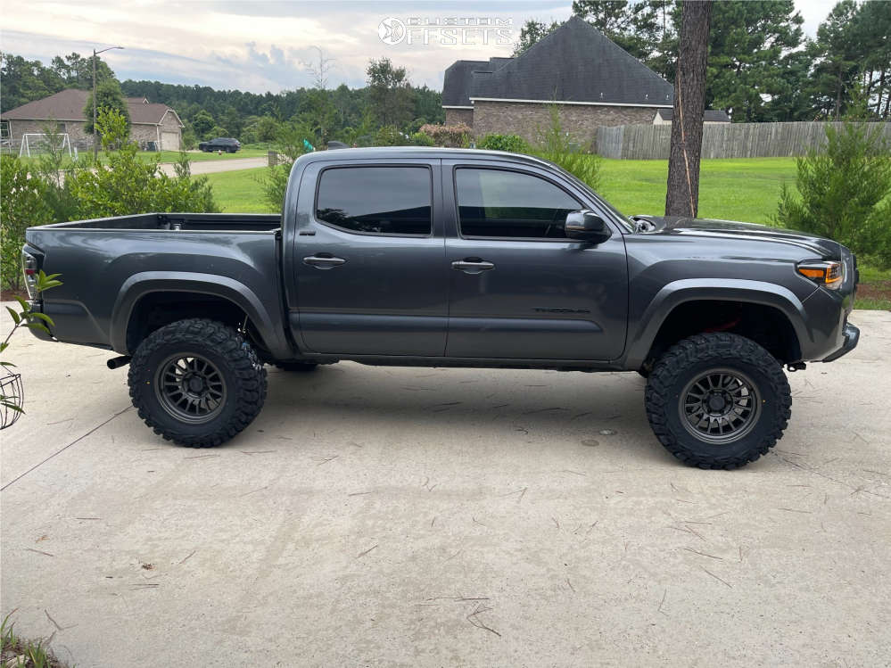 2023 Toyota Tacoma with 17x8.5 -25 RRW Rr7-s Flow Form and 33/12.5R17 ...
