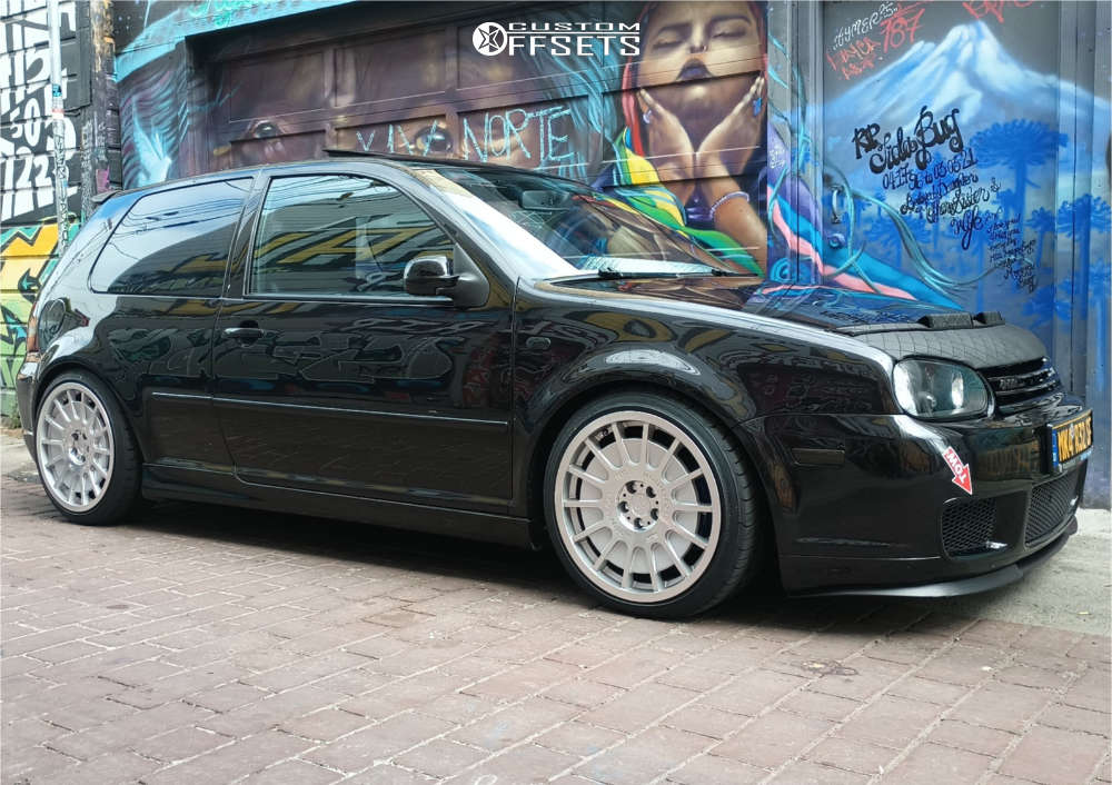 2004 Volkswagen R32 with 18x8.5 35 3SDM 0.66 and 215/40R18 Nitto Neo ...