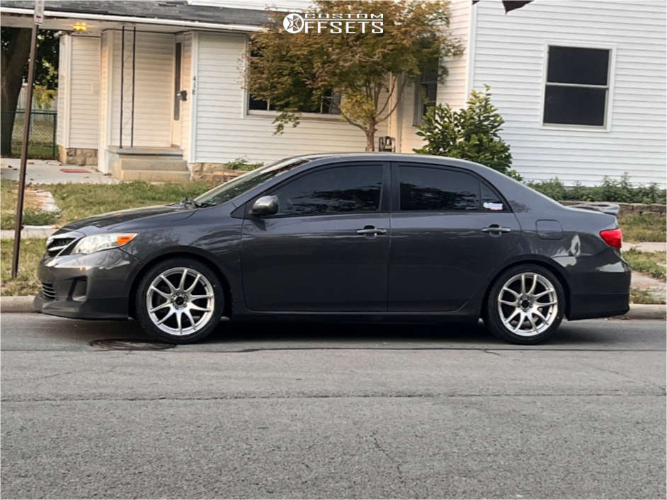 3407436-1-2011-corolla-toyota-