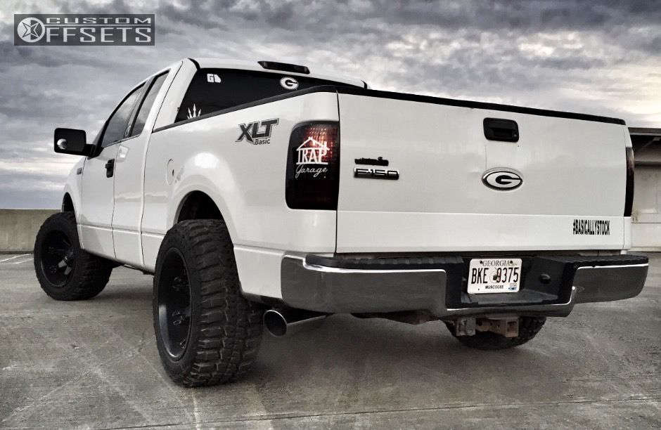 2004 Ford F-150 with 20x12 -44 Fuel Octane and 33/12.5R20 Federal ...