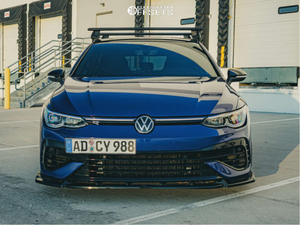 2024 Volkswagen Golf R with 18x8.5 43 Konig Hypergram and 225/40R18 ...