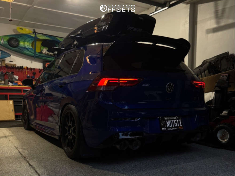 2024 Volkswagen Golf R with 18x8.5 43 Konig Hypergram and 225/40R18 ...