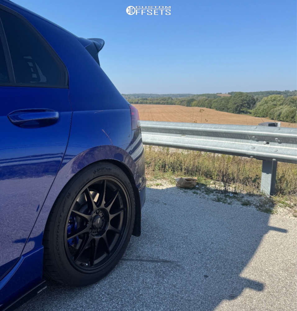 2024 Volkswagen Golf R with 18x8.5 43 Konig Hypergram and 225/40R18 ...