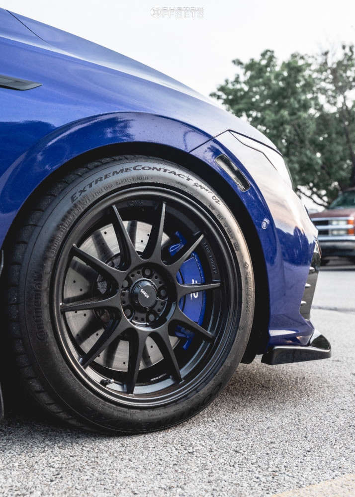 2024 Volkswagen Golf R with 18x8.5 43 Konig Hypergram and 225/40R18 ...