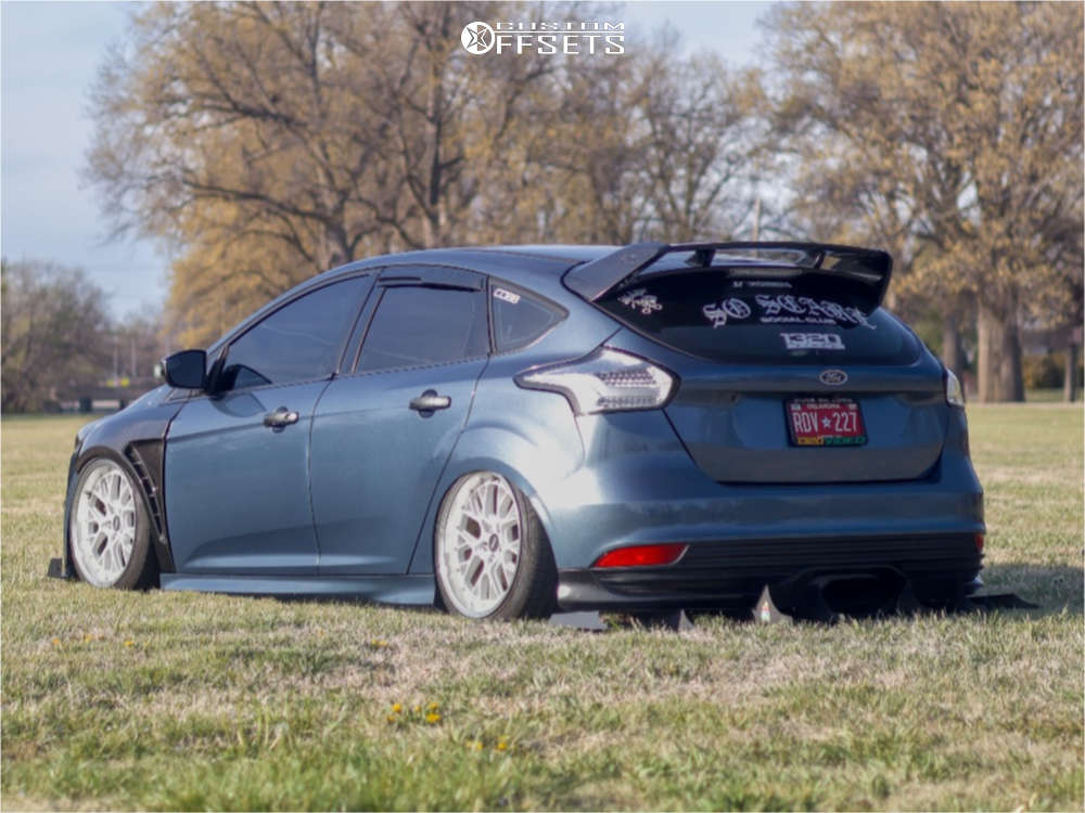2018 Ford Focus with 18x9.5 35 ESR Cs11 and 235/40R18 Goodyear Eagle F1 ...