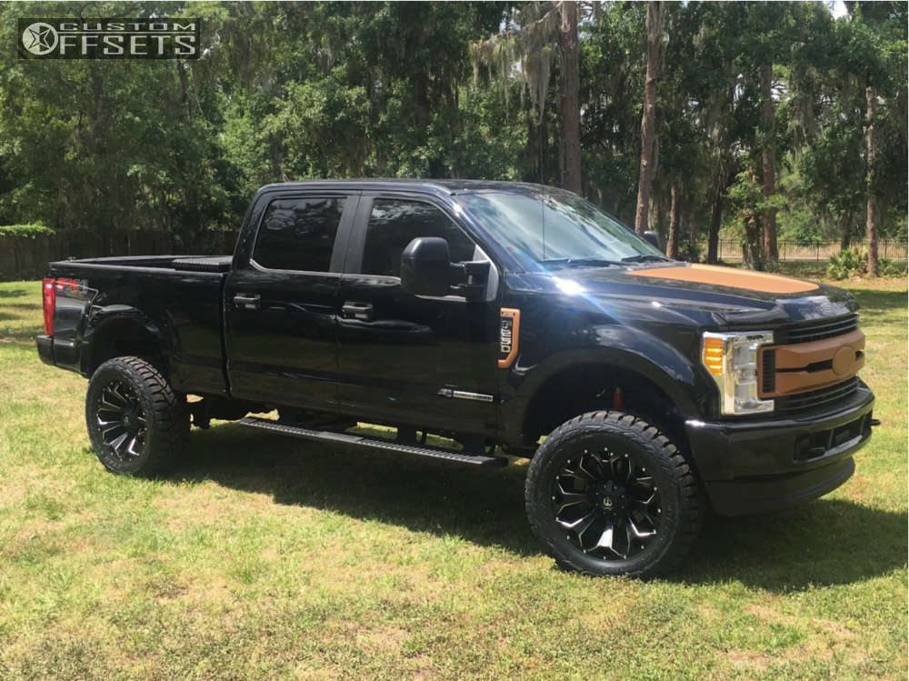 2017 Ford F250 Super Duty with 22x10 18 Fuel Assault and 37/12.5R22